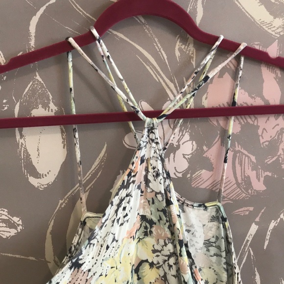 {Kimchi Blue} Asymmetrical Floral Tank Medium - Picture 5 of 7